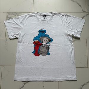 KAWS x Uniqlo x Sesame Street Companion Trash Can T Shirt Tee White Size XXL UT
